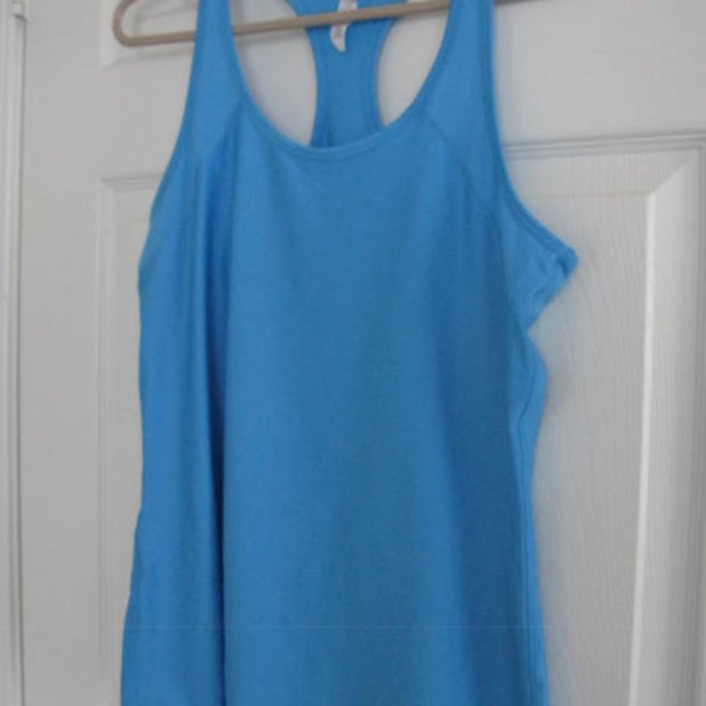 TWO Women's Under Armour Tank Tops Size large